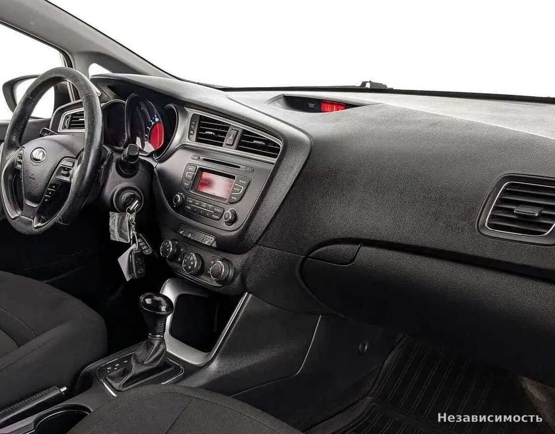 KIA Ceed 2015 с пробегом — фото 9