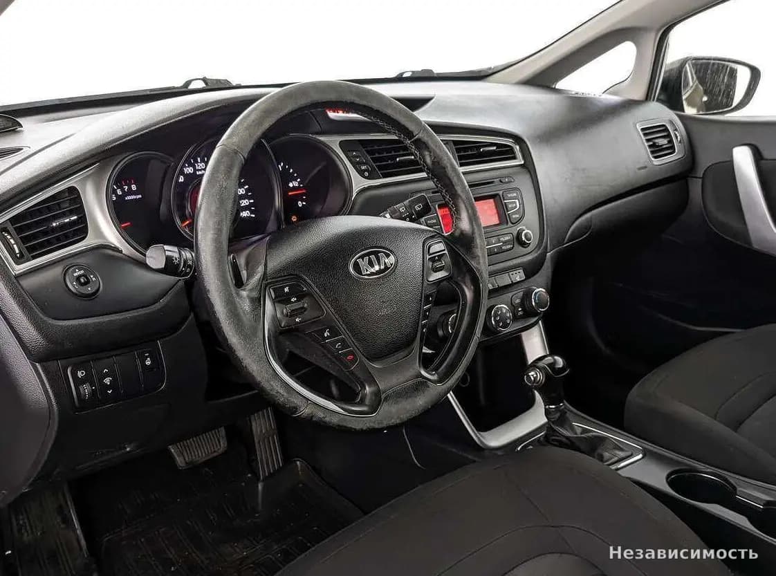 KIA Ceed 2015 с пробегом — фото 10