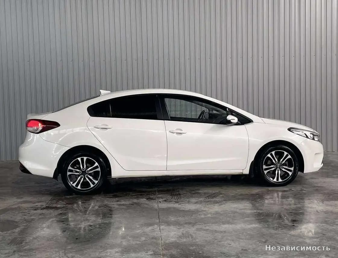 KIA Cerato 2017 с пробегом — фото 4