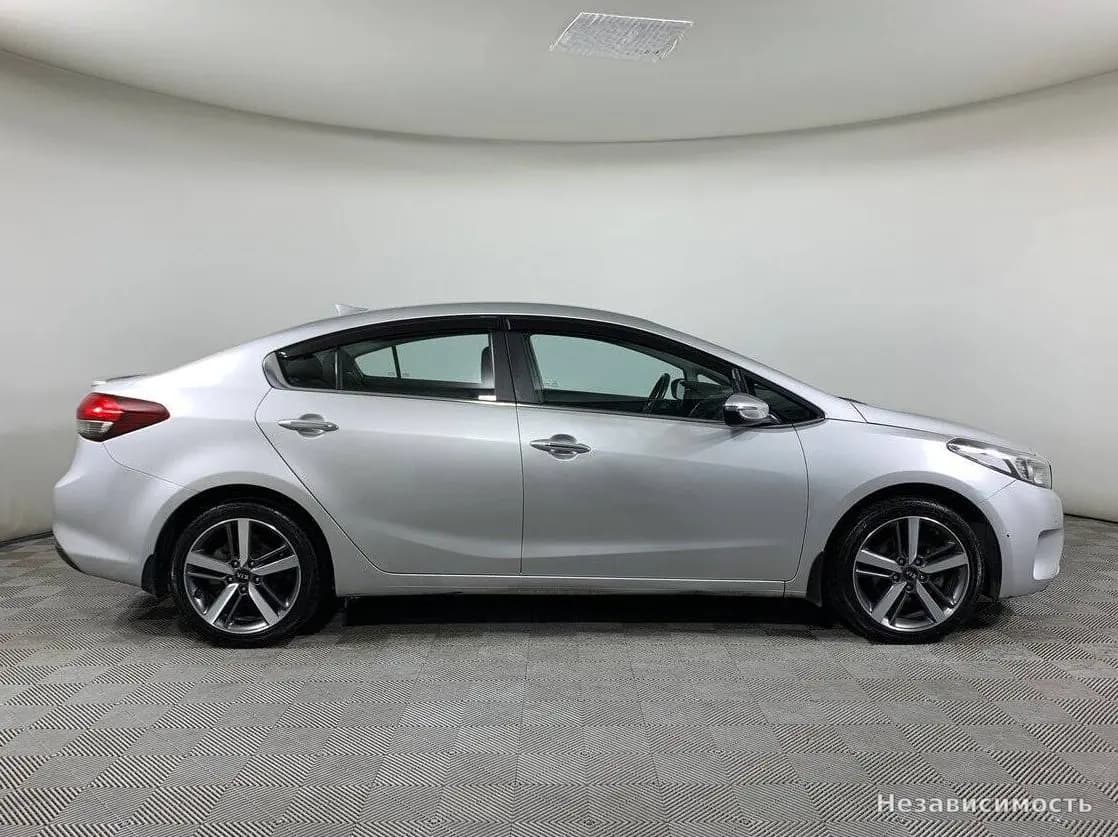 KIA Cerato 2017 с пробегом — фото 4