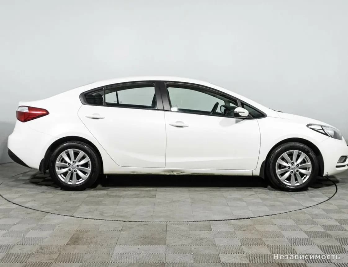 KIA Cerato 2015 с пробегом — фото 4