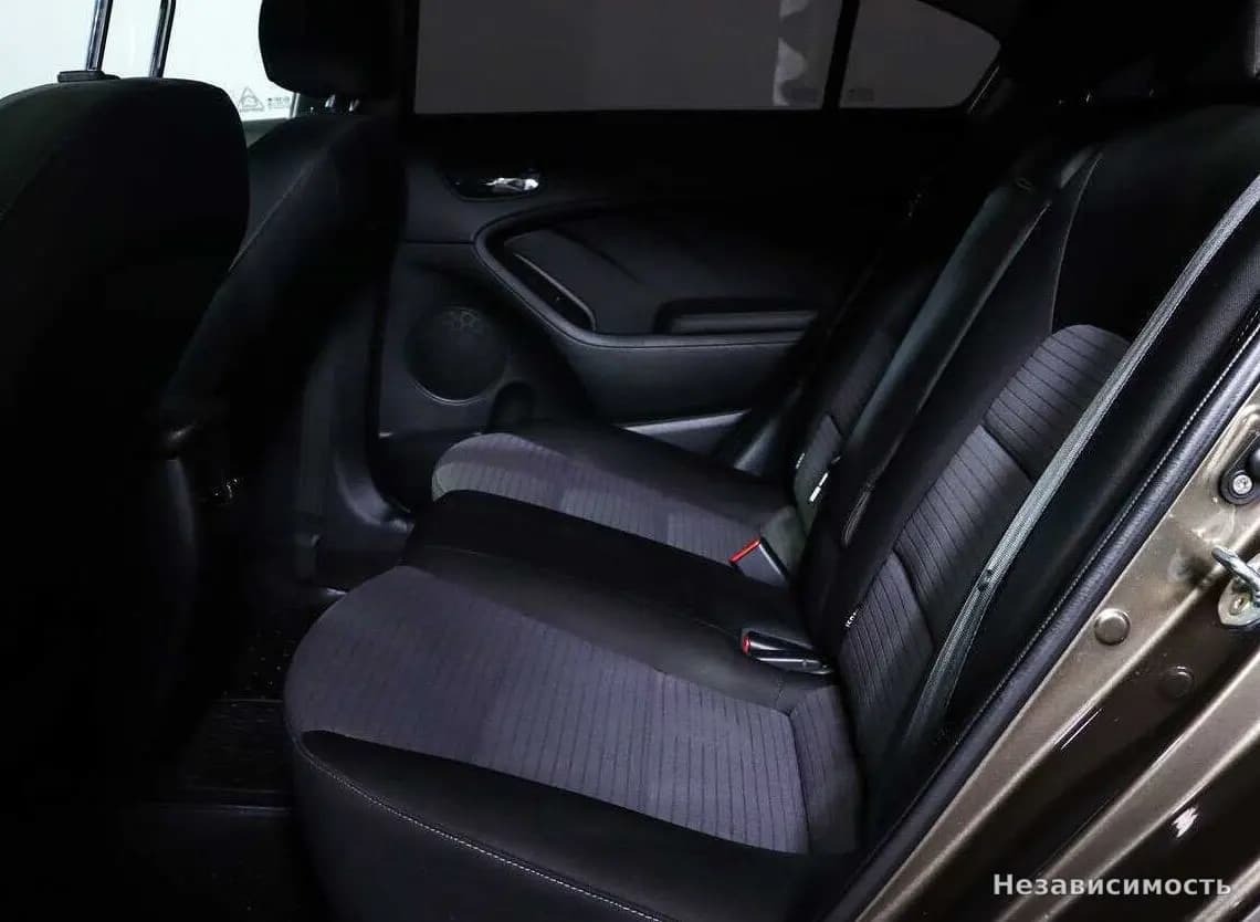 KIA Cerato 2015 с пробегом — фото 10