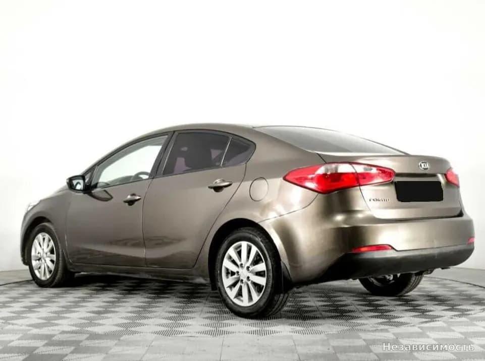 KIA Cerato 2015 с пробегом — фото 7