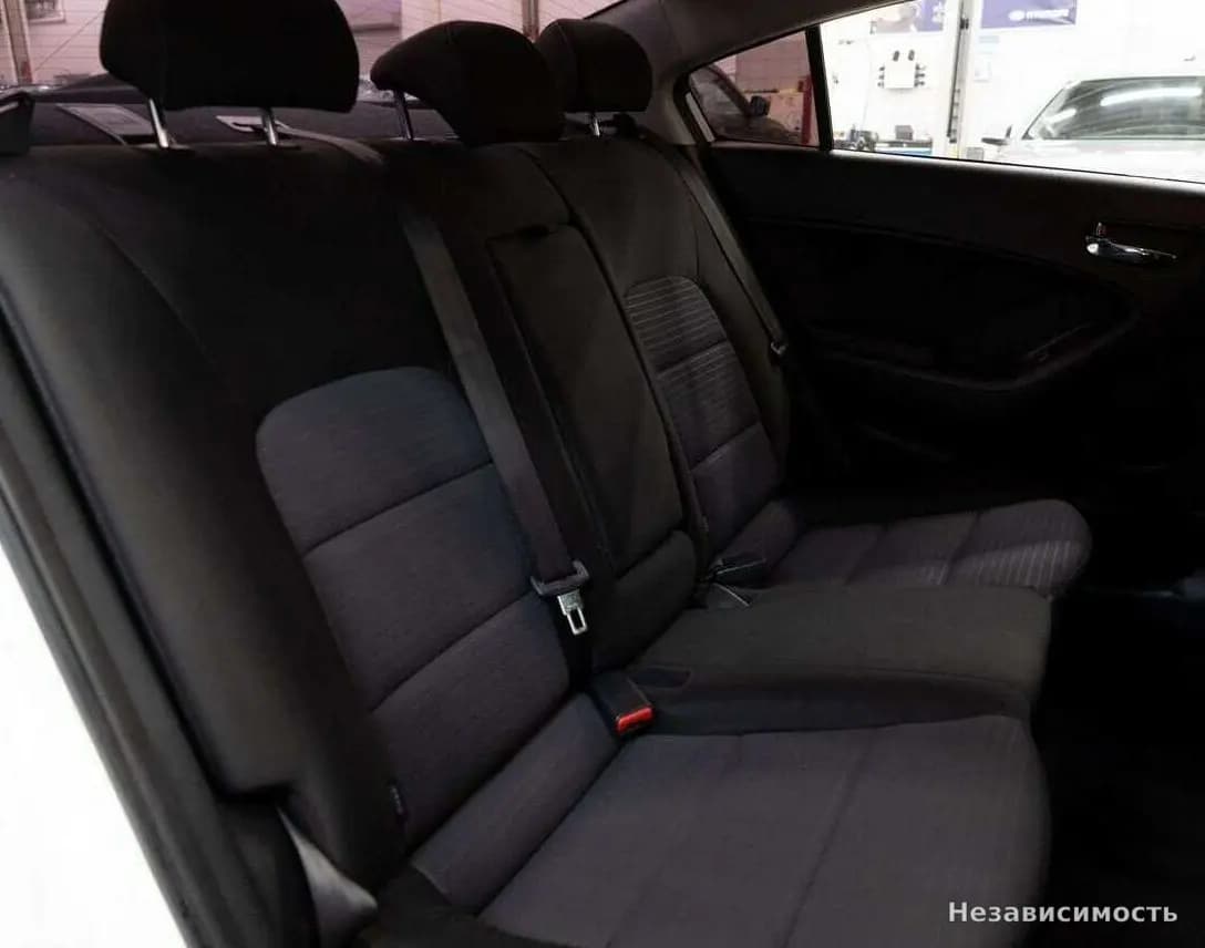 KIA Cerato 2017 с пробегом — фото 8