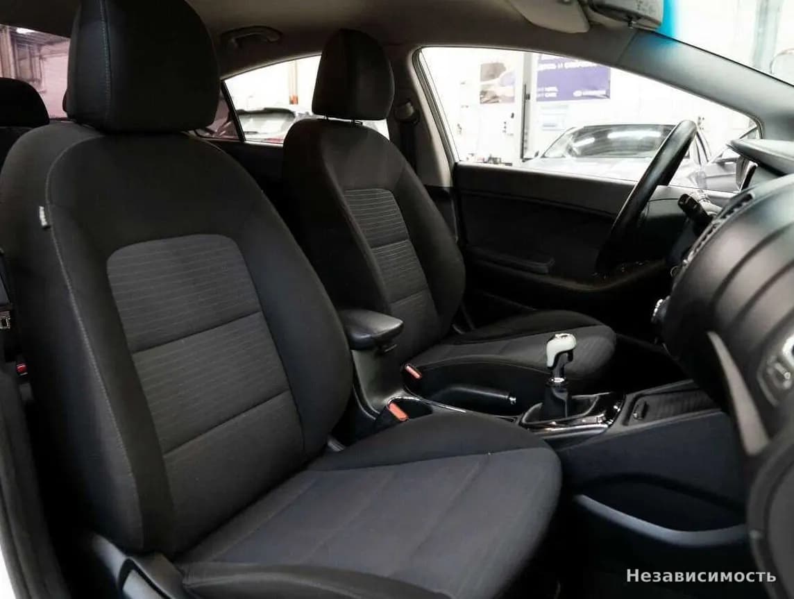 KIA Cerato 2017 с пробегом — фото 9