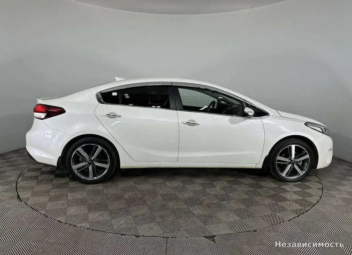 KIA Cerato 2017 с пробегом — фото 4