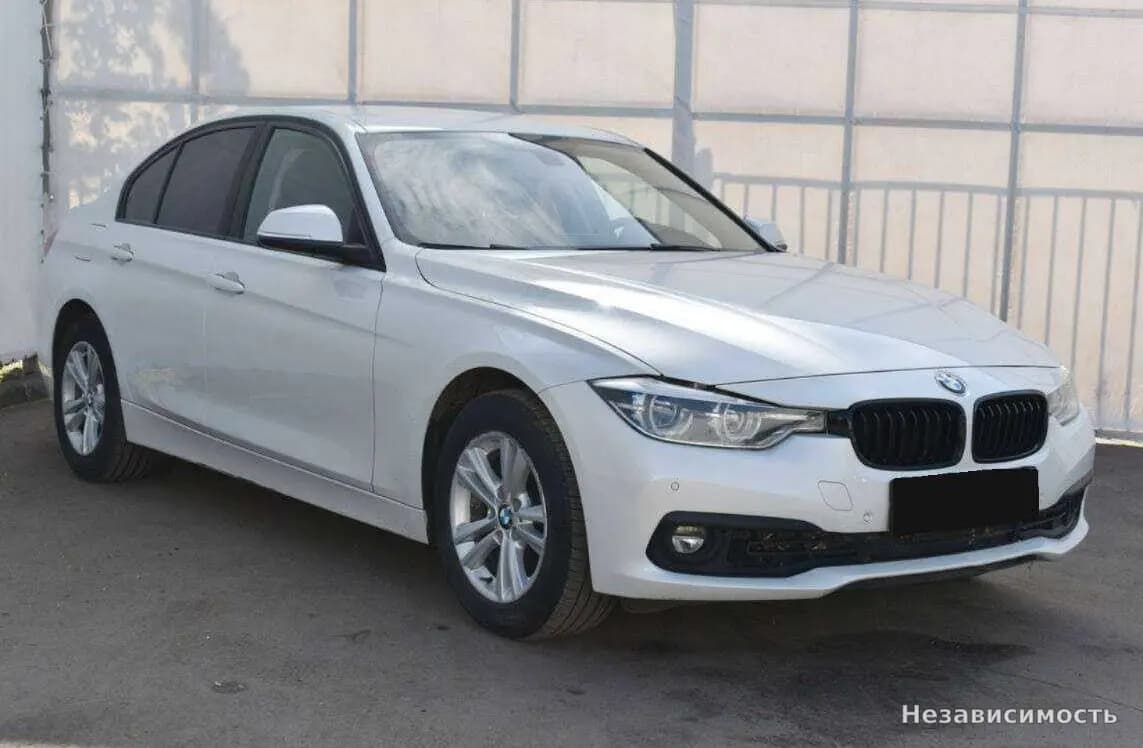 BMW 3 серии 2018 с пробегом — фото 3