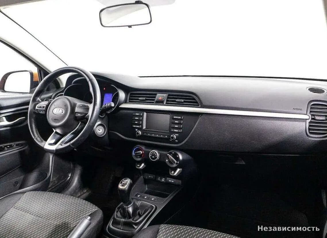 KIA Rio 2017 с пробегом — фото 9