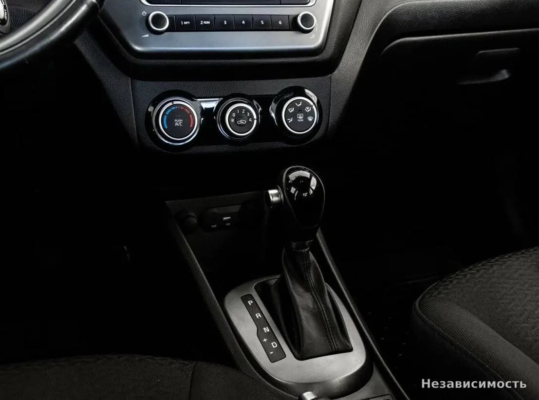 KIA Rio 2015 с пробегом — фото 10