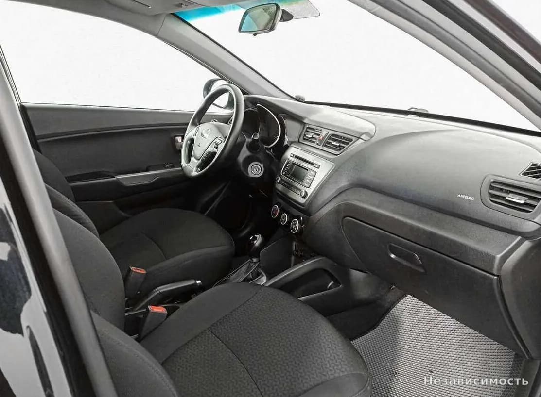 KIA Rio 2017 с пробегом — фото 7