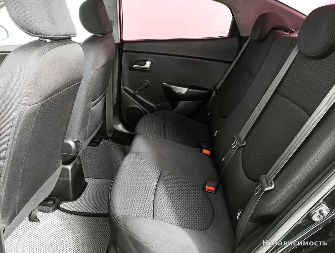 KIA Rio 2017 с пробегом — фото 8