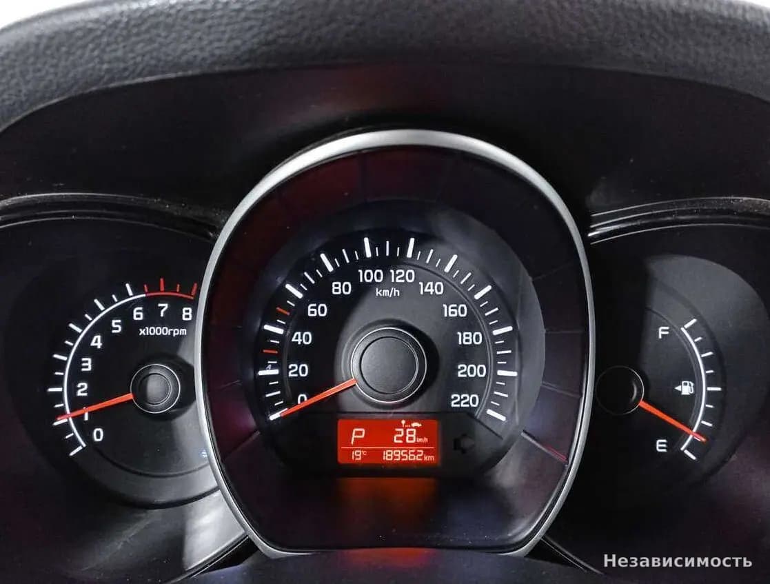 KIA Rio 2017 с пробегом — фото 9