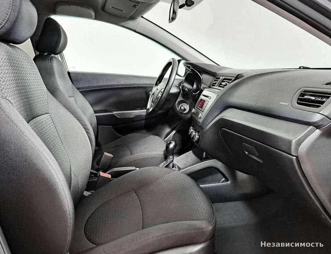 KIA Rio 2017 с пробегом — фото 7