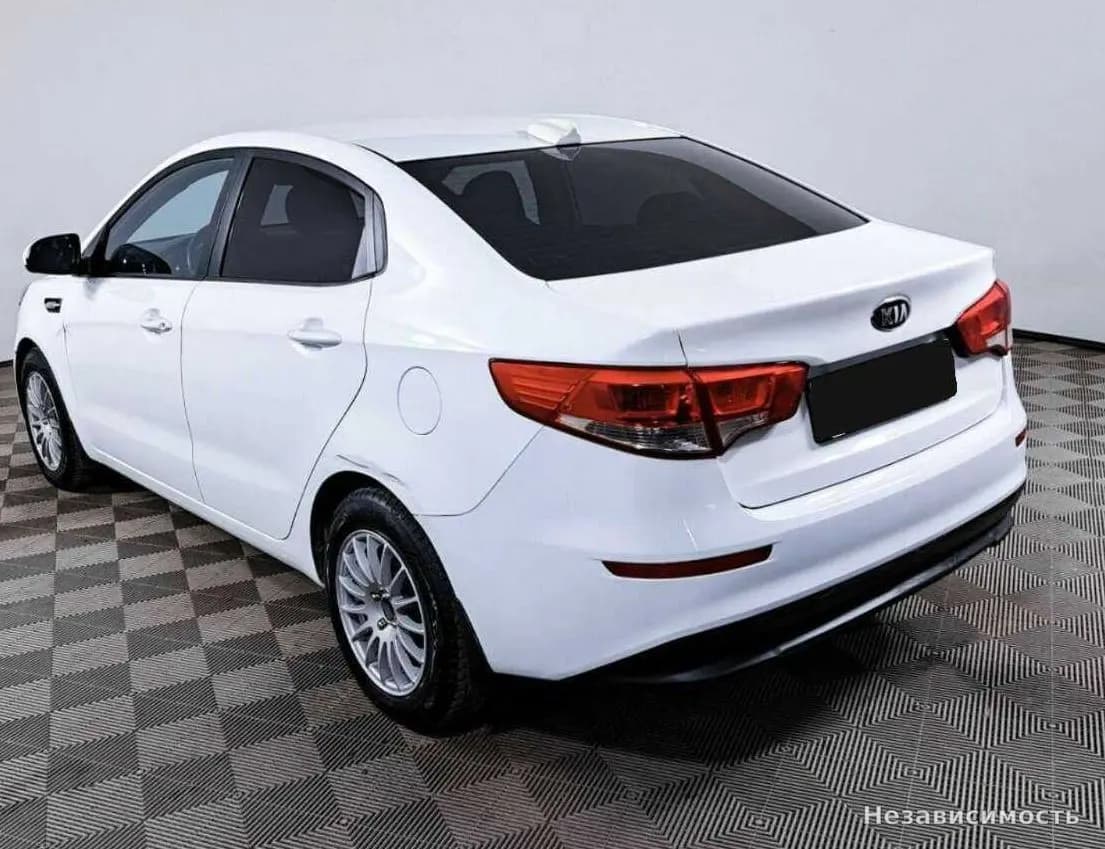 KIA Rio 2017 с пробегом — фото 7