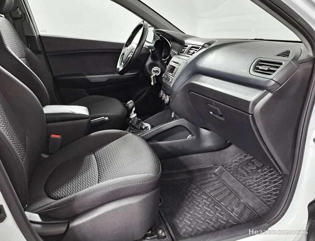KIA Rio 2017 с пробегом — фото 9