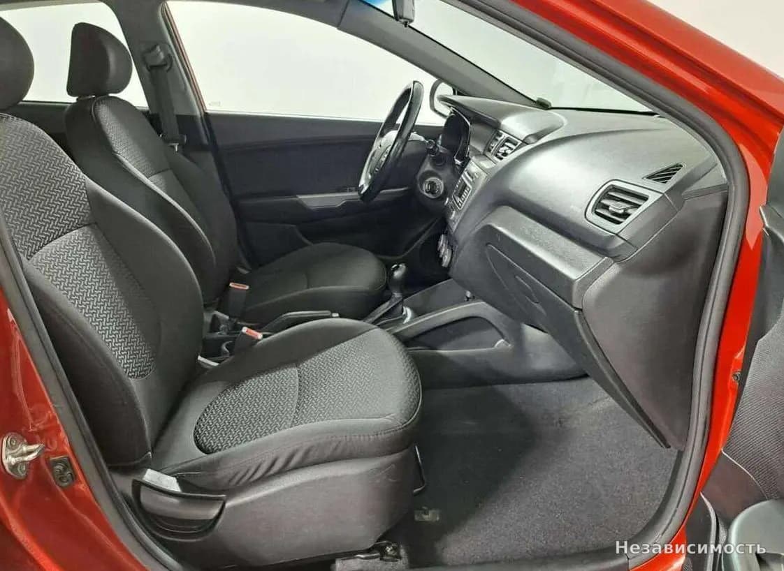 KIA Rio 2015 с пробегом — фото 9