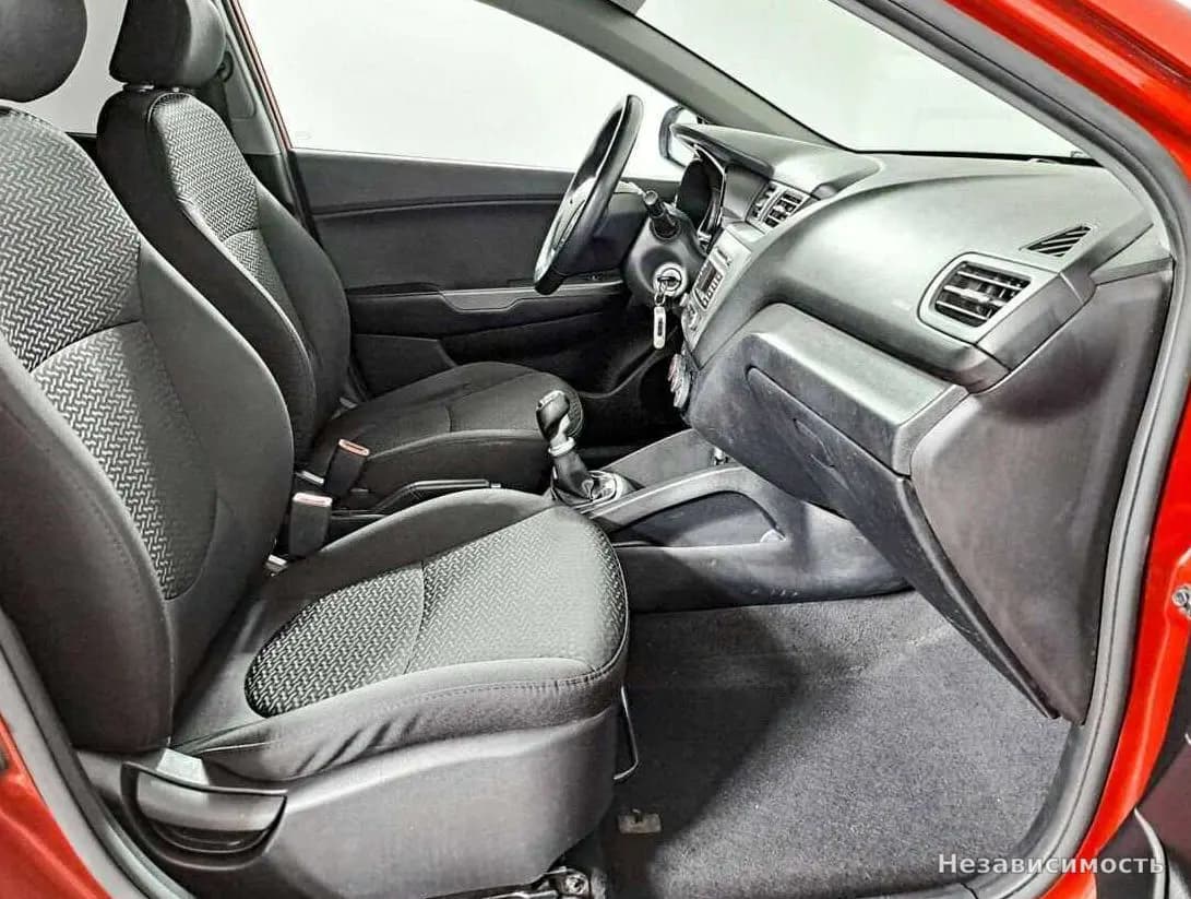 KIA Rio 2016 с пробегом — фото 9