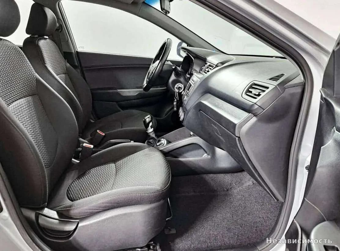 KIA Rio 2015 с пробегом — фото 9