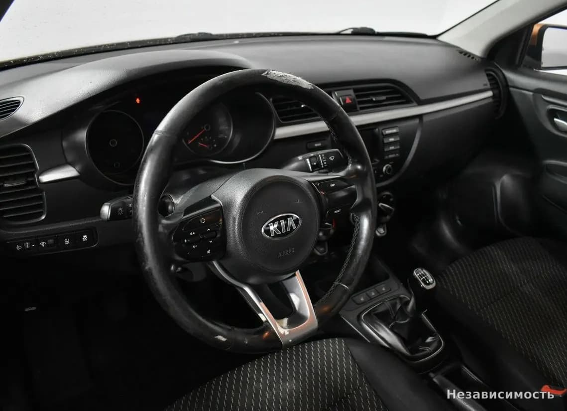 KIA Rio 2017 с пробегом — фото 9