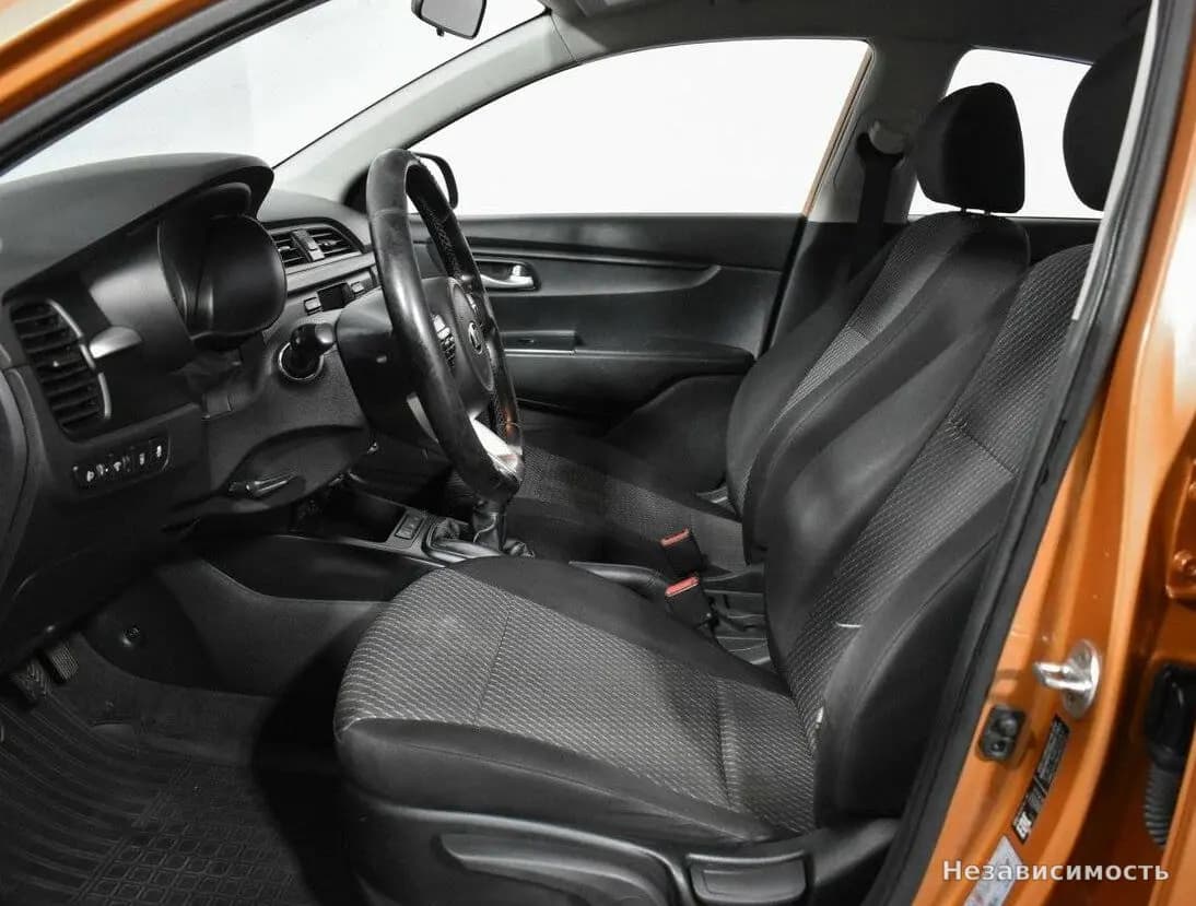 KIA Rio 2017 с пробегом — фото 10
