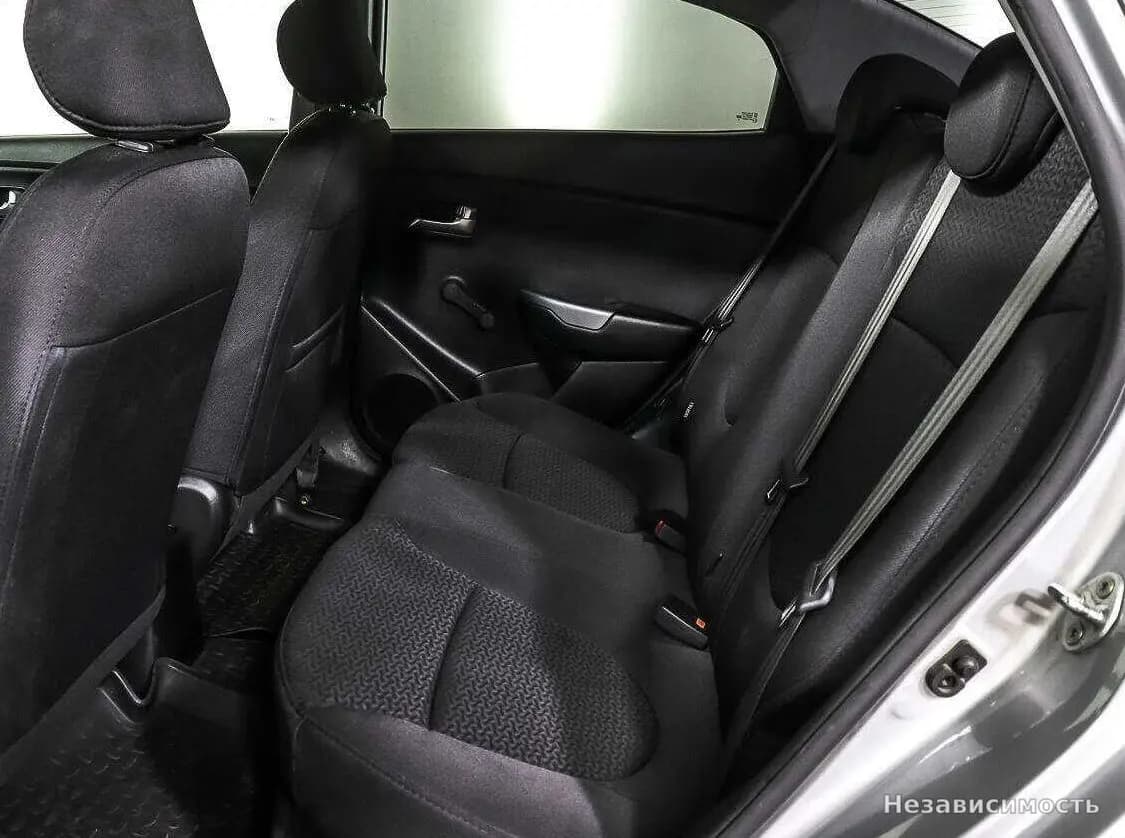KIA Rio 2016 с пробегом — фото 9