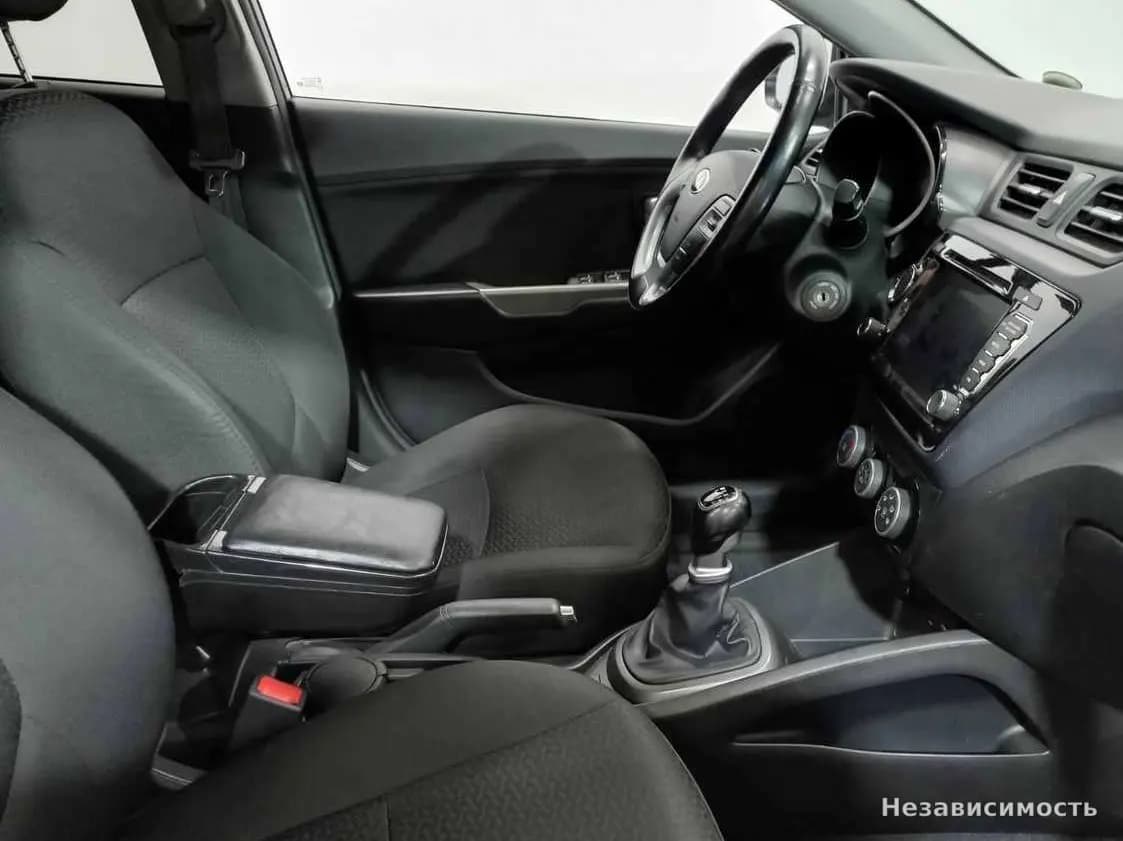 KIA Rio 2016 с пробегом — фото 10