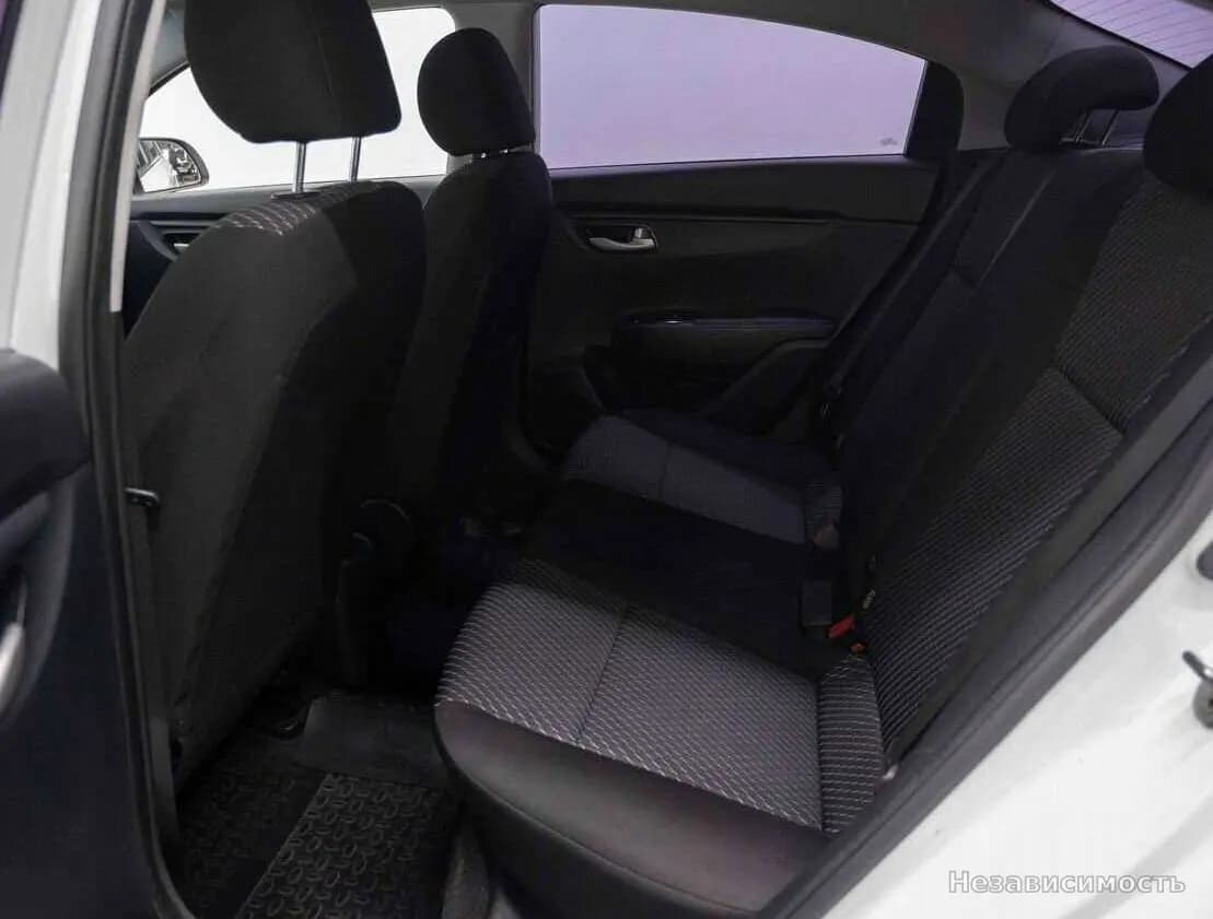 KIA Rio 2018 с пробегом — фото 9
