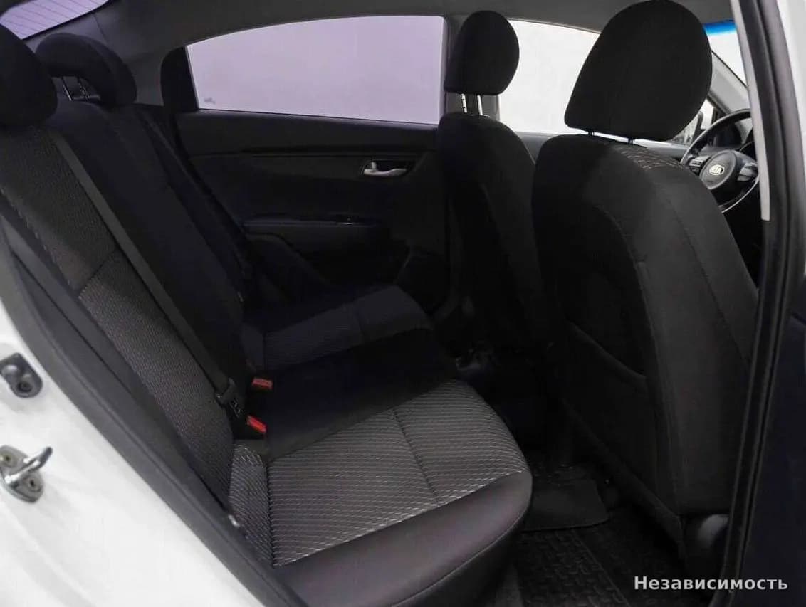 KIA Rio 2018 с пробегом — фото 10