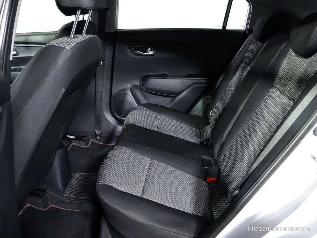 KIA Rio 2018 с пробегом — фото 10