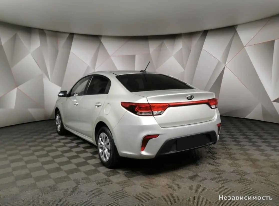 KIA Rio 2018 с пробегом — фото 4