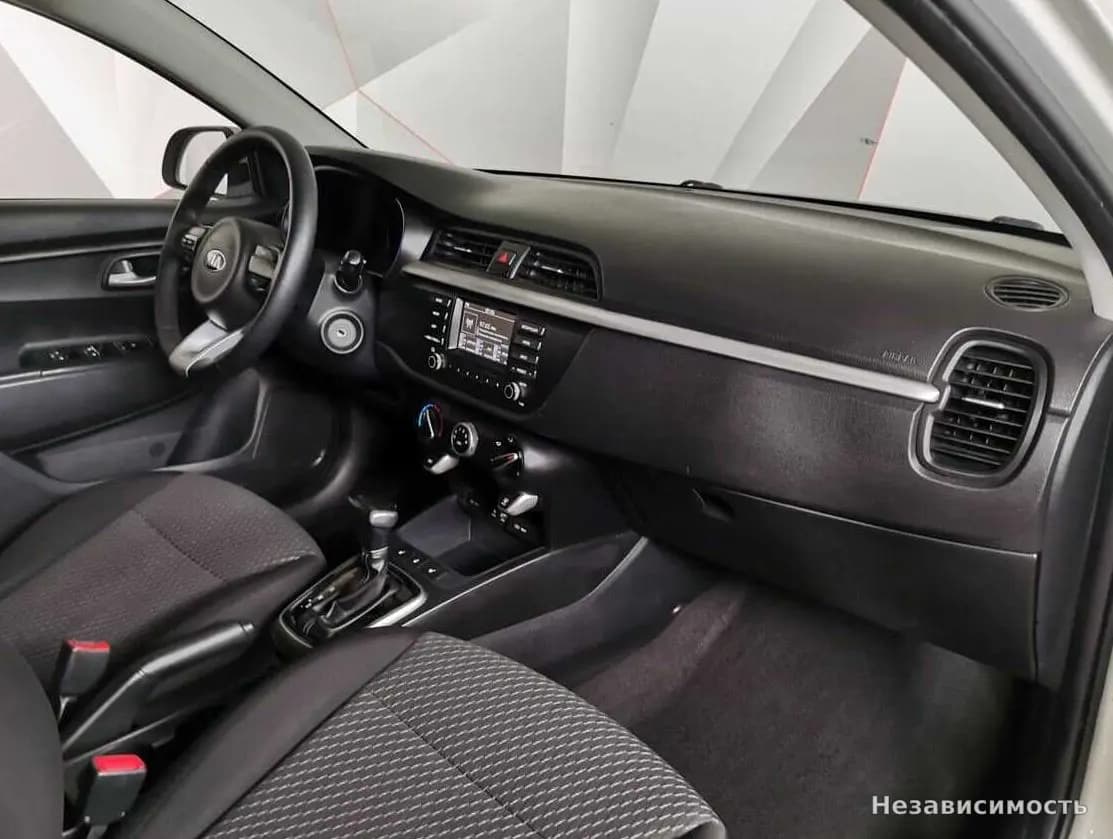 KIA Rio 2018 с пробегом — фото 9