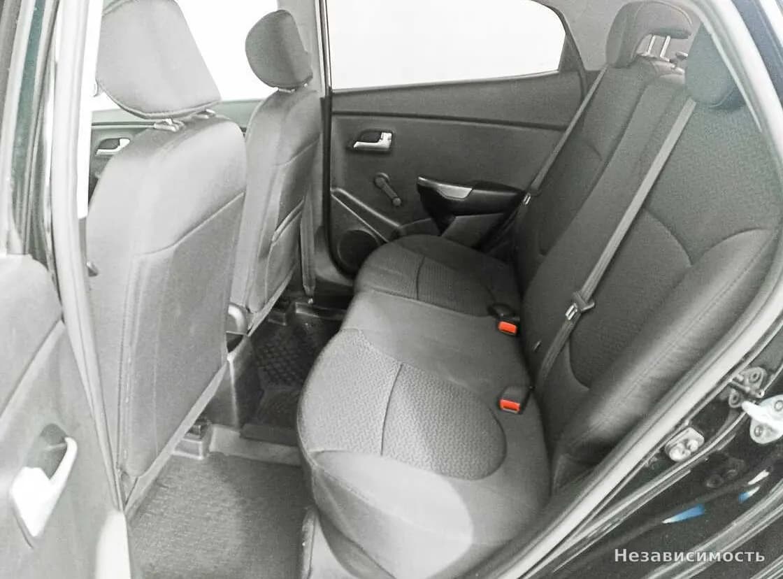 KIA Rio 2017 с пробегом — фото 10
