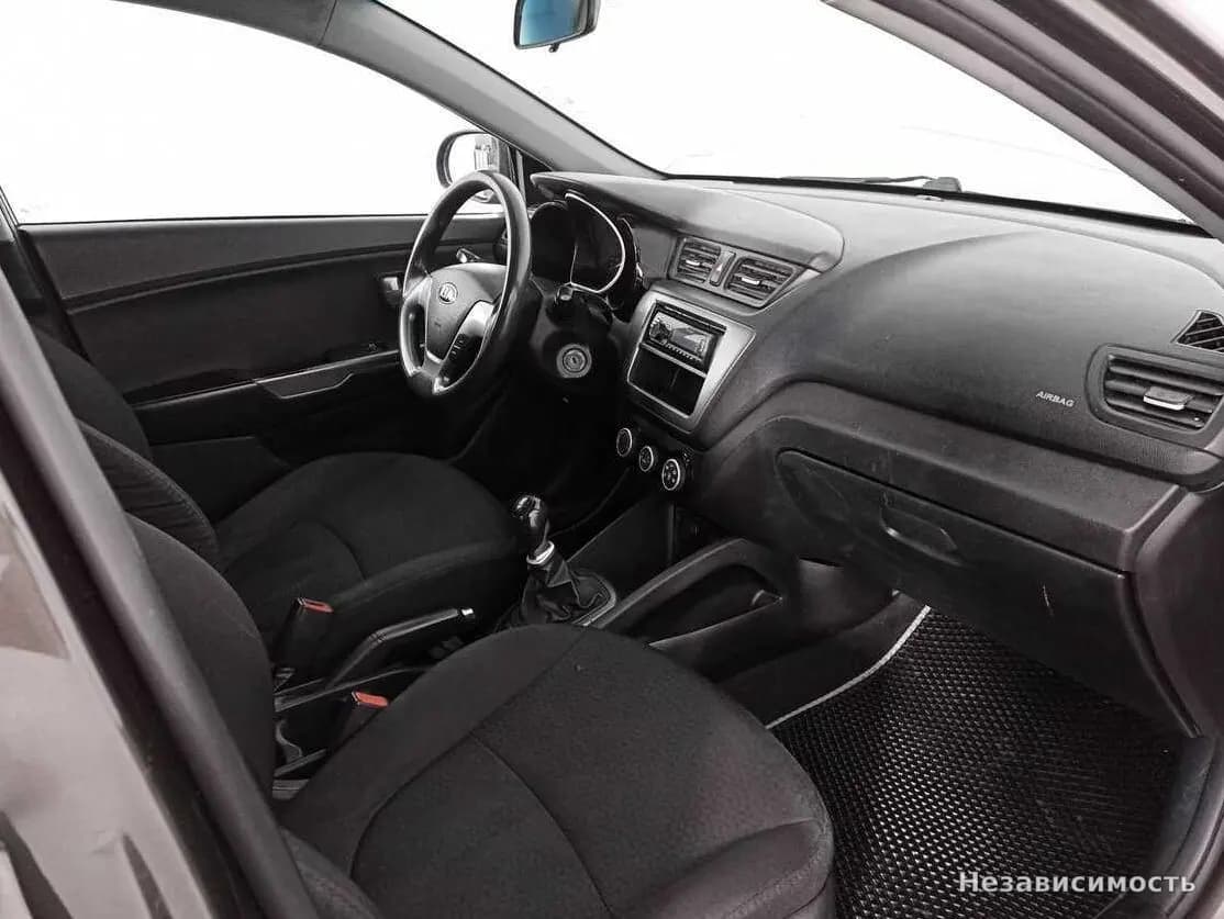 KIA Rio 2015 с пробегом — фото 9