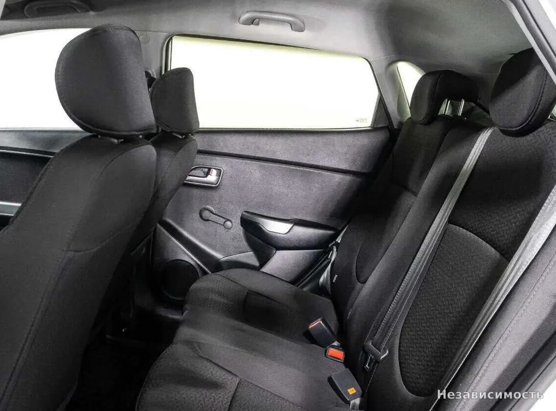 KIA Rio 2017 с пробегом — фото 10