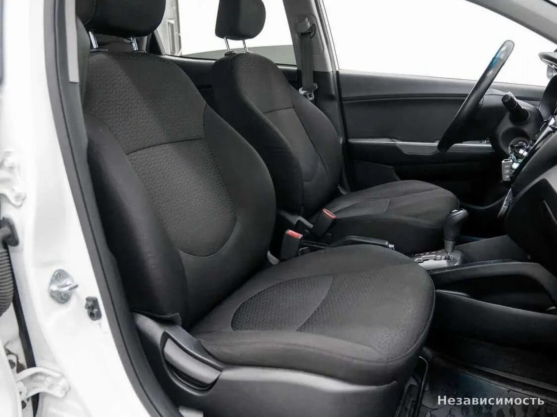 KIA Rio 2017 с пробегом — фото 9
