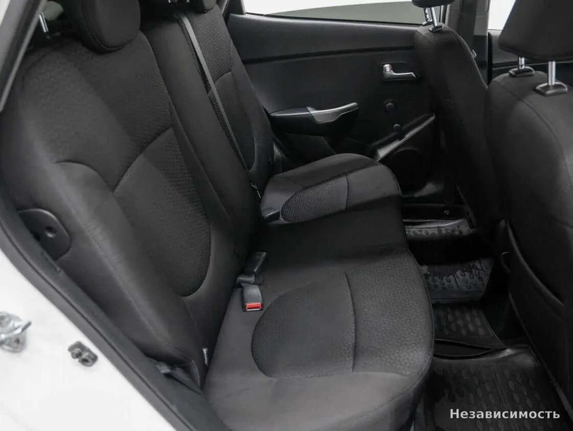 KIA Rio 2017 с пробегом — фото 10
