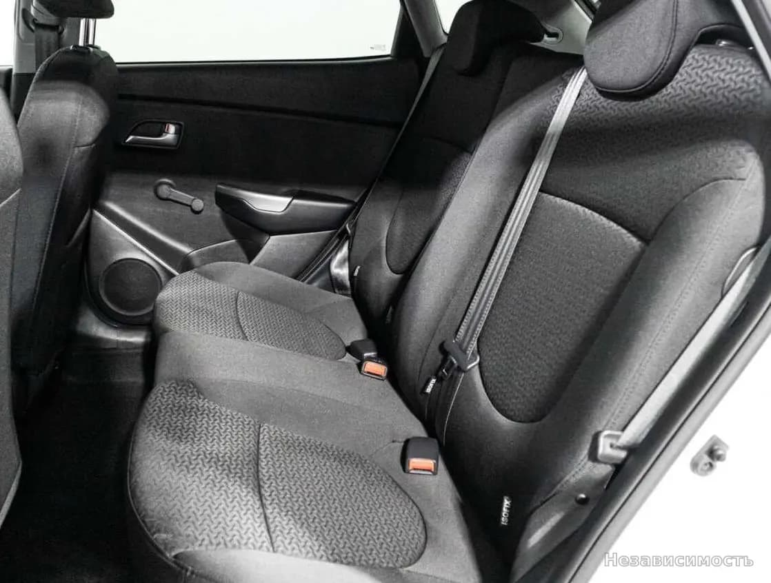 KIA Rio 2017 с пробегом — фото 10