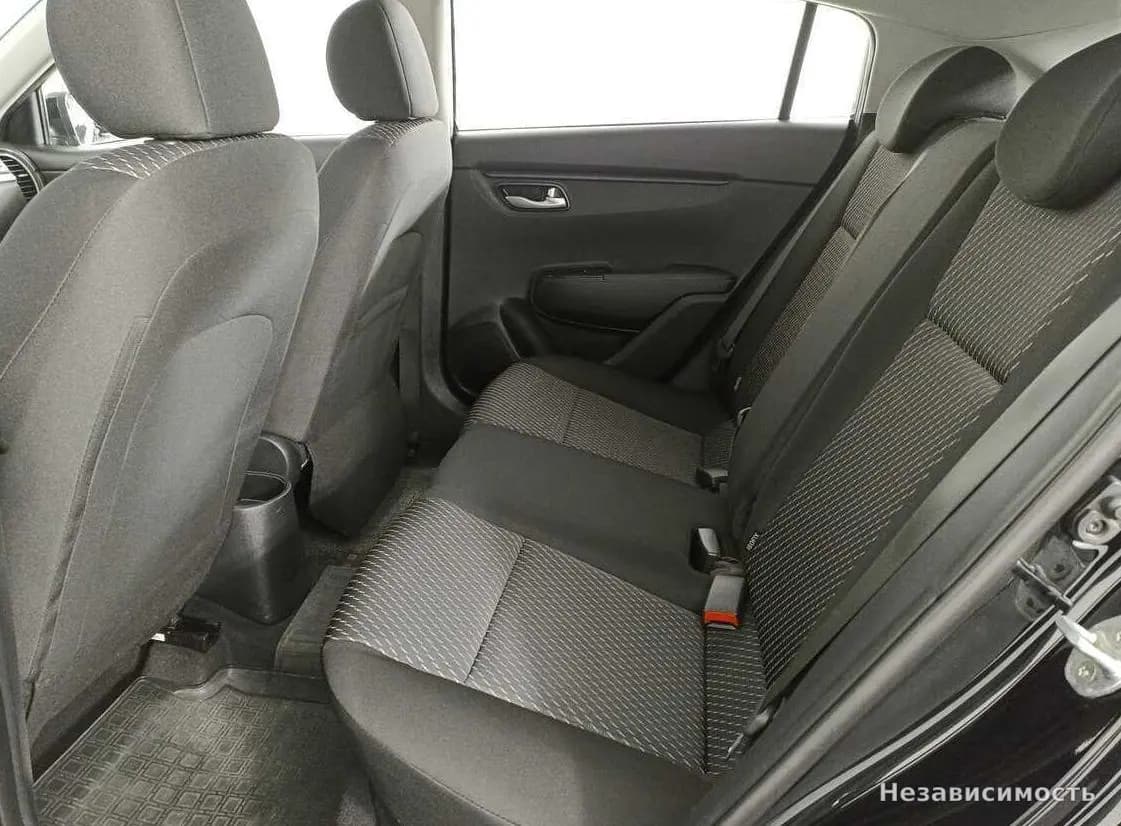 KIA Rio 2018 с пробегом — фото 10