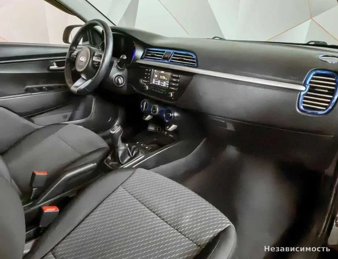 KIA Rio 2017 с пробегом — фото 9