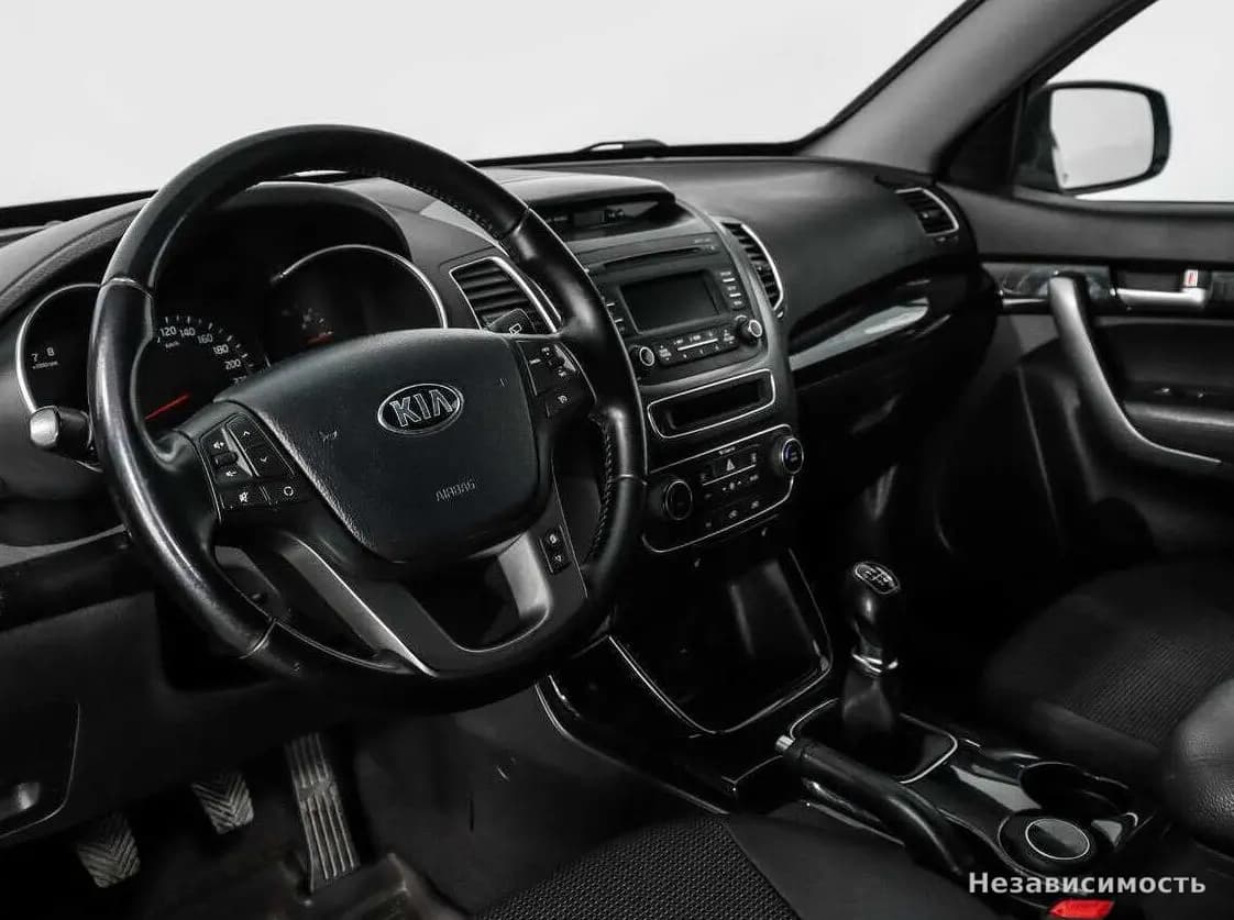 KIA Sorento 2015 с пробегом — фото 9