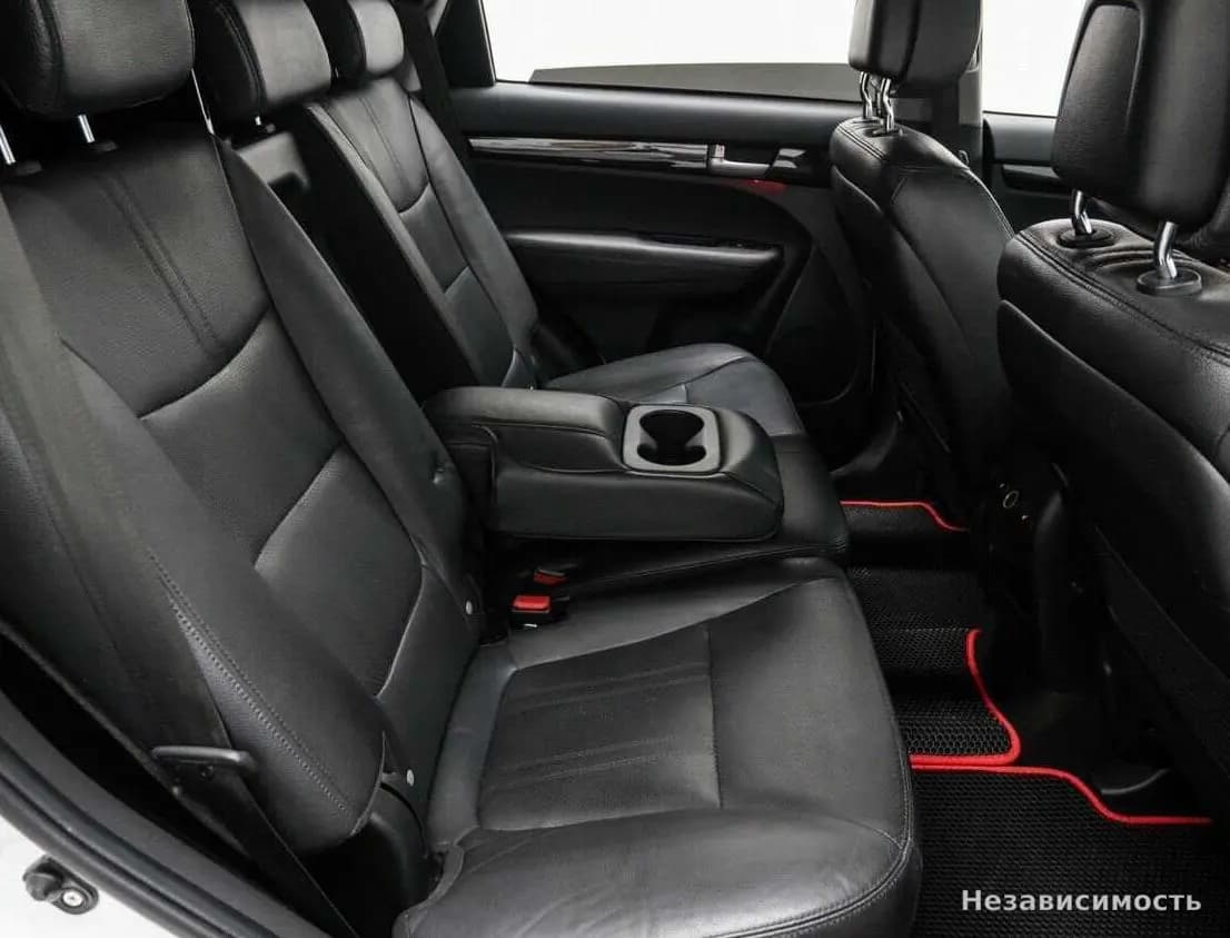 KIA Sorento 2015 с пробегом — фото 9