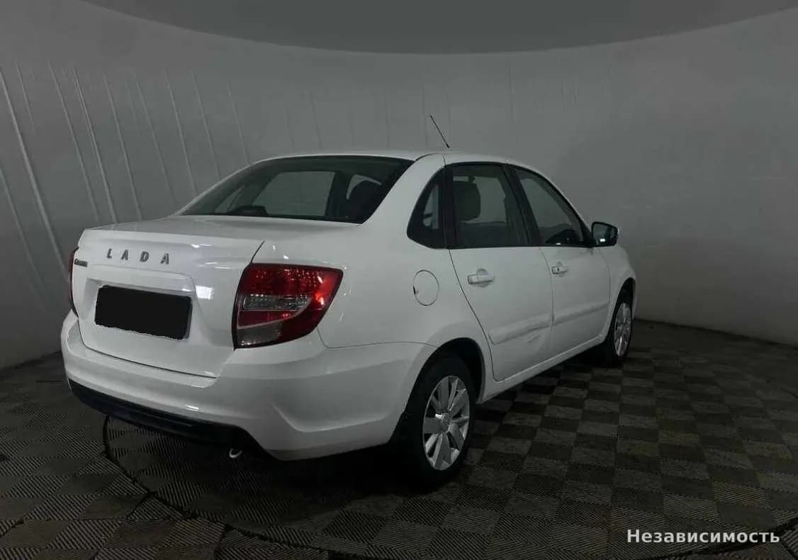 Lada Granta 2019 с пробегом — фото 5
