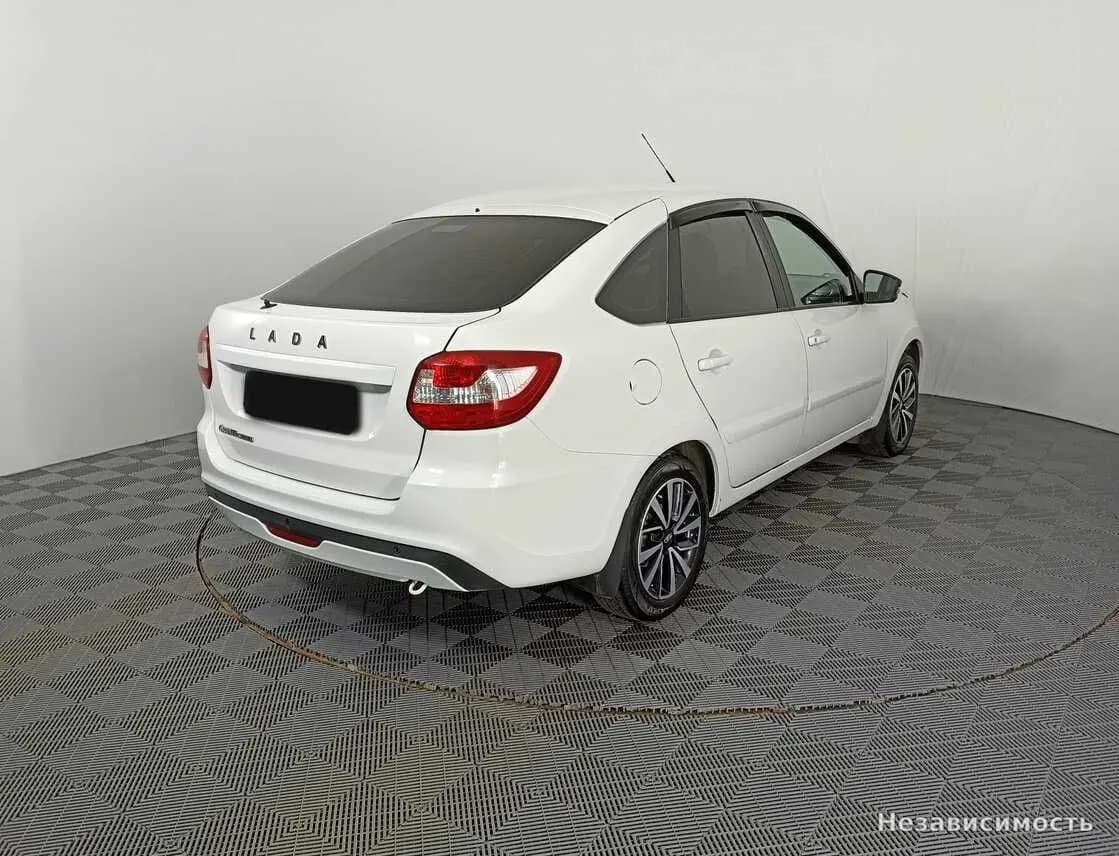 Lada Granta 2019 с пробегом — фото 5