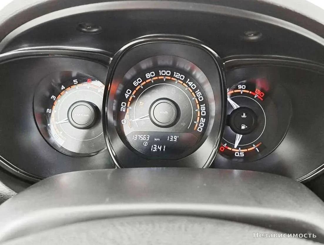 Lada Vesta 2017 с пробегом — фото 10