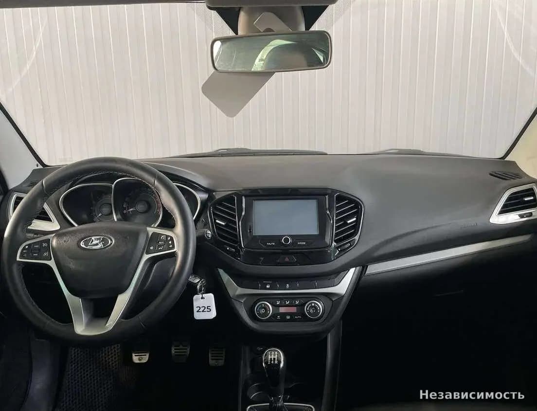 Lada Vesta 2017 с пробегом — фото 9