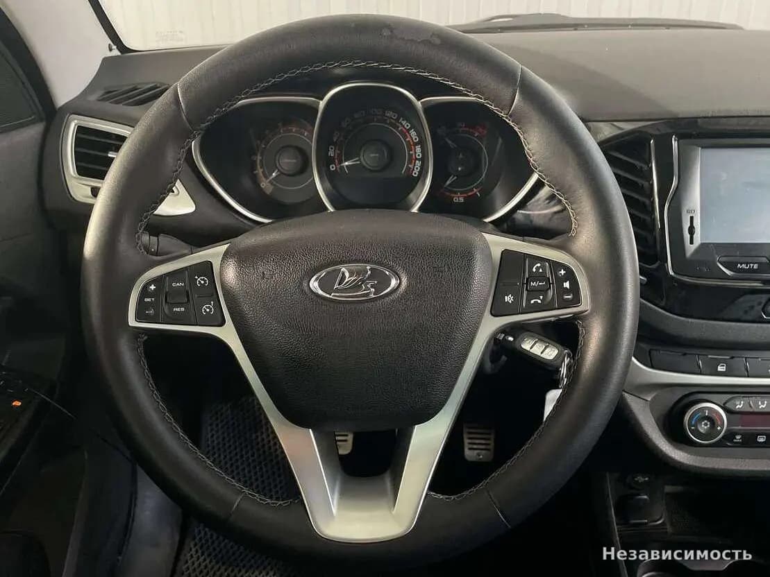 Lada Vesta 2017 с пробегом — фото 10