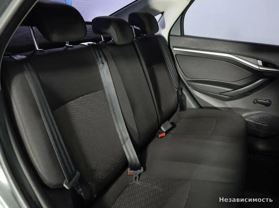 Lada Vesta 2017 с пробегом — фото 10