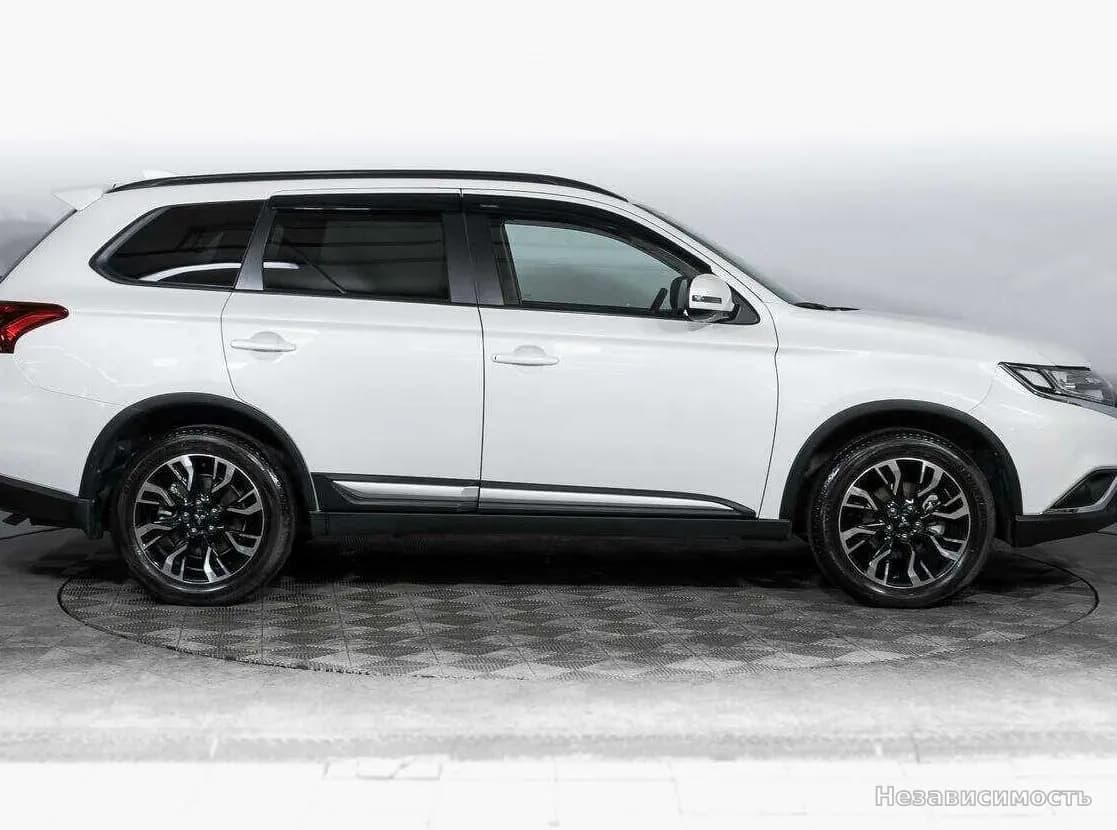 Mitsubishi Outlander 2021 с пробегом — фото 4