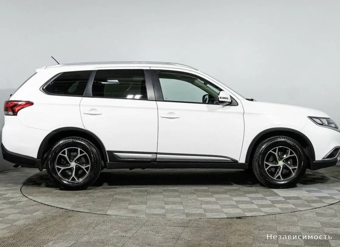 Mitsubishi Outlander 2016 с пробегом — фото 4