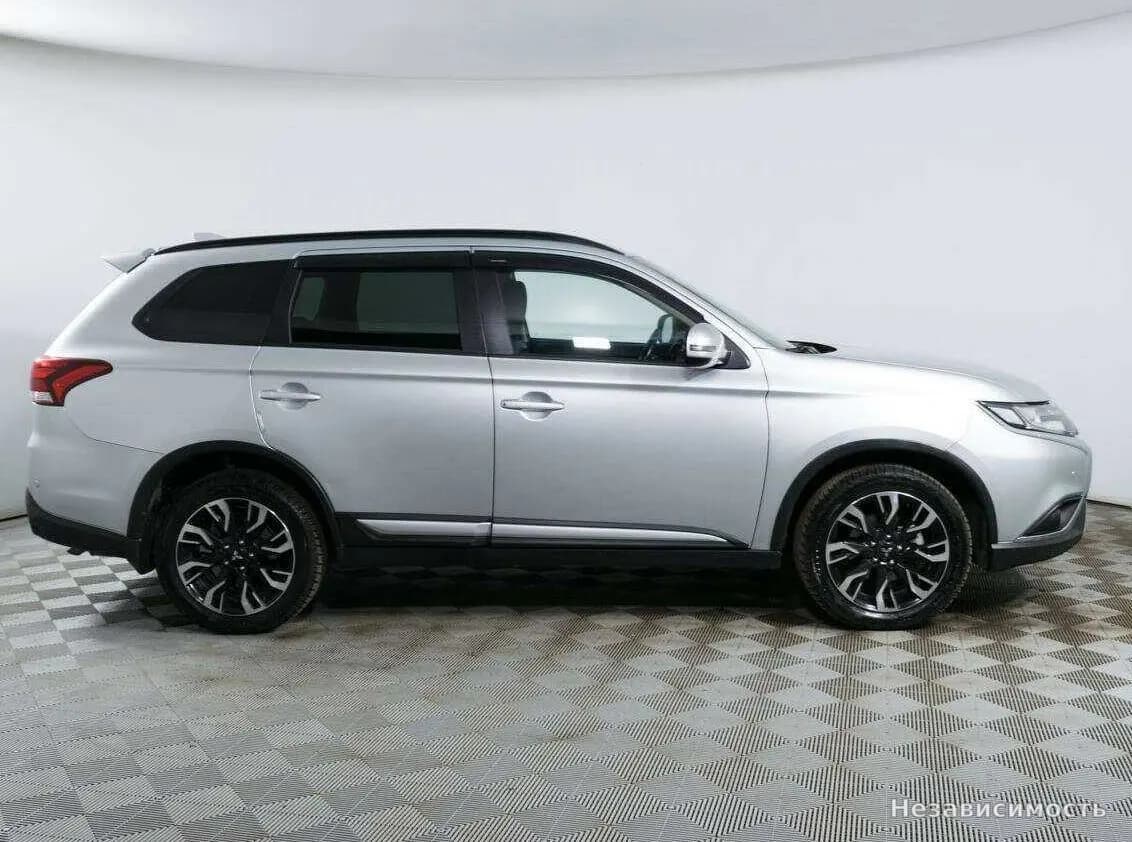 Mitsubishi Outlander 2021 с пробегом — фото 4